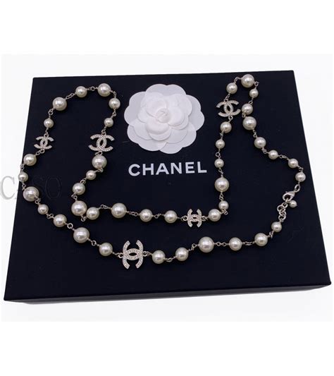 collana di perle con logo chanel|gioielleria Chanel.